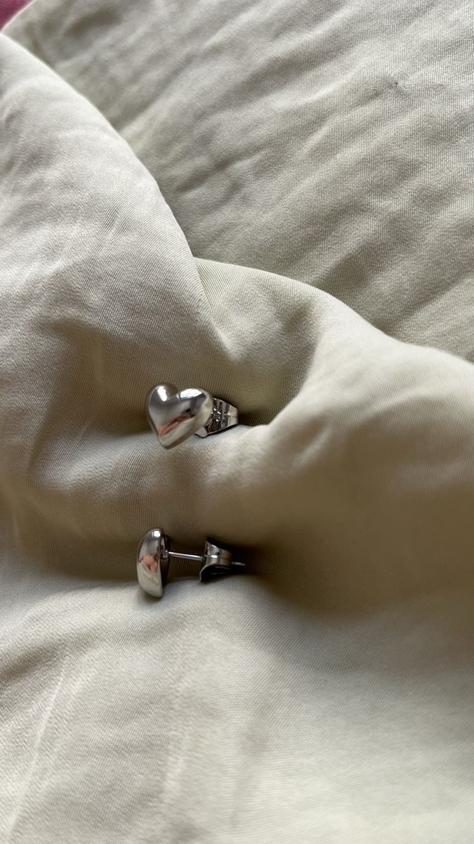 Orecchini pendenti & Orecchini a lobo: Orecchini a cuore metallo colore argento nuovi – Nuovo e nell'imballaggio originale da Lugano venduto da yul_fhg2 2