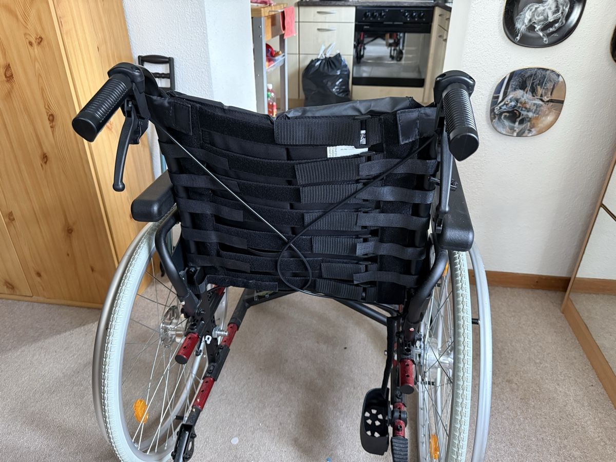 Chaises roulantes: Rollstuhl Breezy Rubix2 rot  – D'occasion à Bäretswil par blaechi82 3