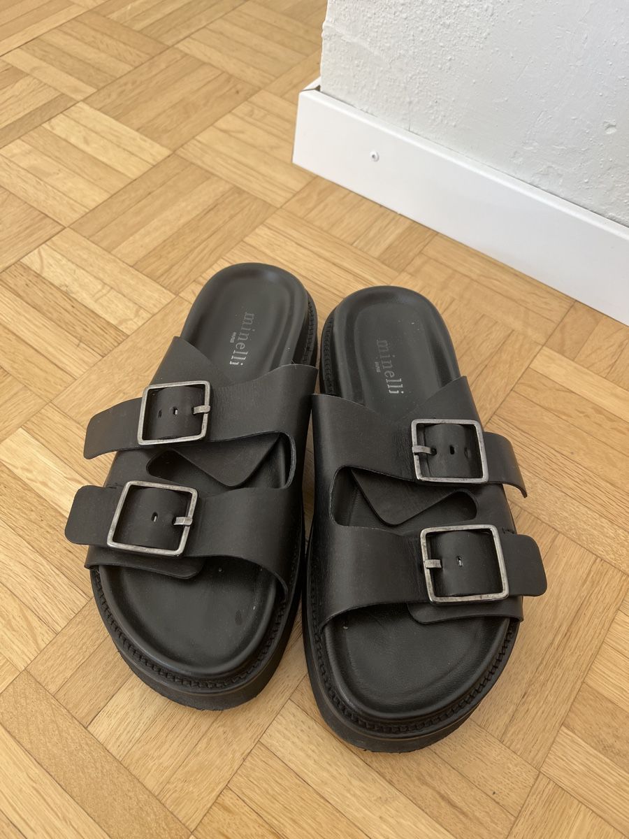 Damenschuhe: Schwarze Sandalen Leder 37 – Gebraucht aus Winterthur von lilly021