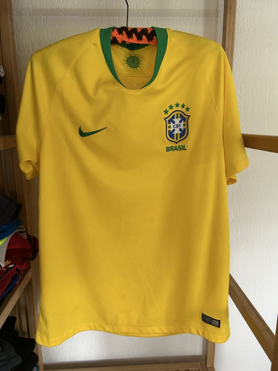 Nike Maillots de corps & Pantalons: Maillot Brésil 2018 – D'occasion à Courgenay par mar_w26c