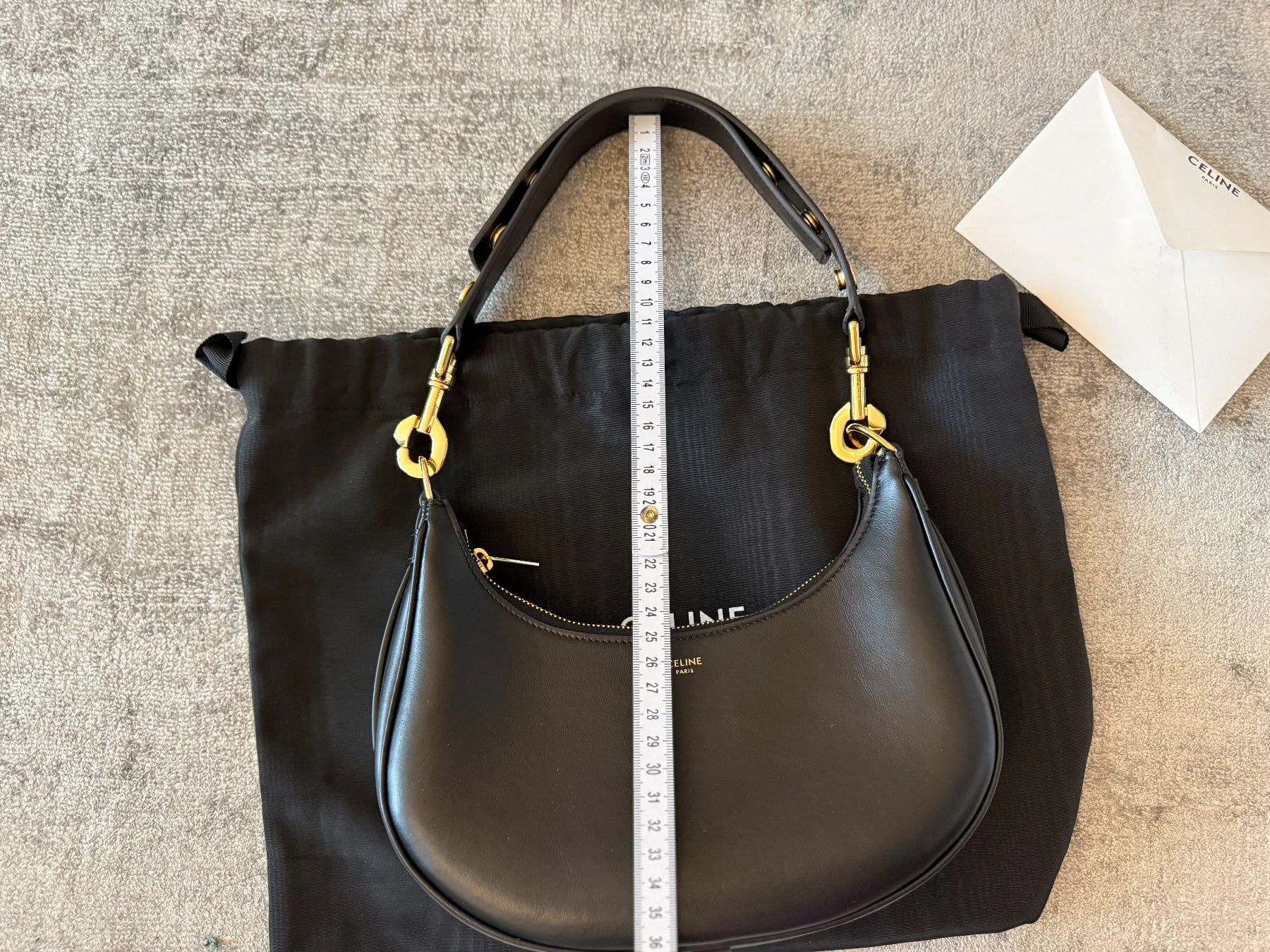 Celine Taschen für Damen: Celine Ava medium black – Neu (gemäss Beschreibung) aus Zofingen von Caruchi 1