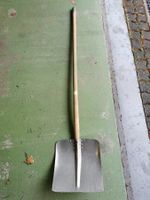 Schneeschaufel aus Metall