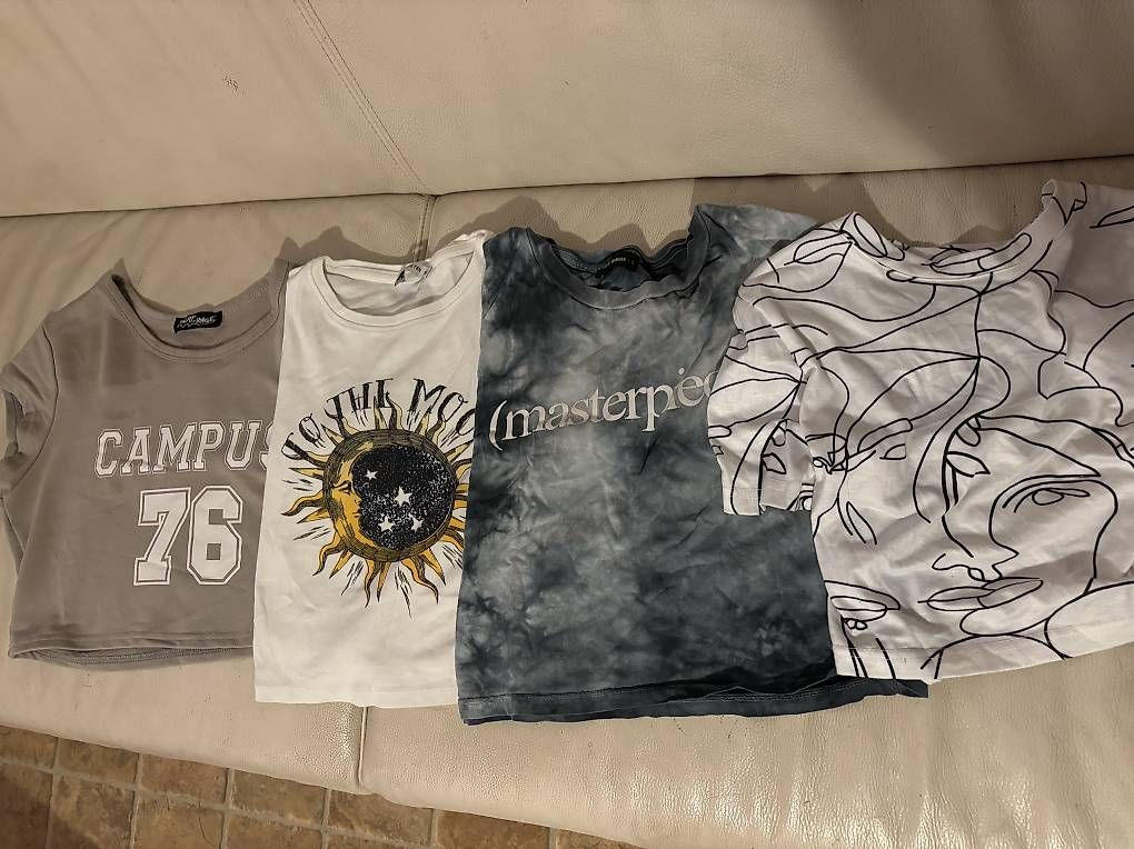 Kleiderpakete: 4x Tshirt croptop S – Gebraucht aus Interlaken von noe_v887
