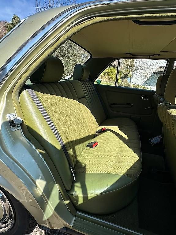 Autos: Mercedes-Benz W123 230 E – Gebraucht aus Langenthal von Goergens10 5