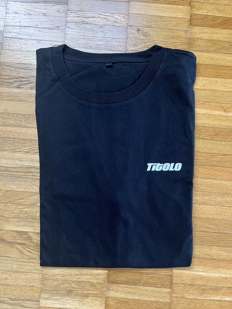 T-Shirts: Titolo x Asics Nimbus 9 – Neu und originalverpackt aus Uetendorf von Lucutus-Picard
