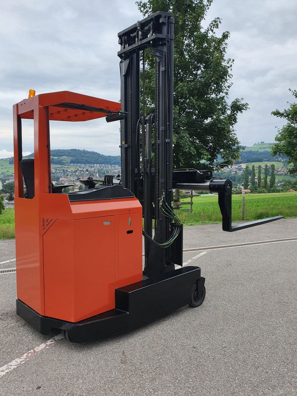 Carrelli elevatori e a forche: 4-Weg Stapler (Seitenstapler) – Usato da Oberhofen Thun'see venduto da tob_rtv5 2