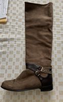 Elegante braune Stiefel mit Kette, Grösse 39