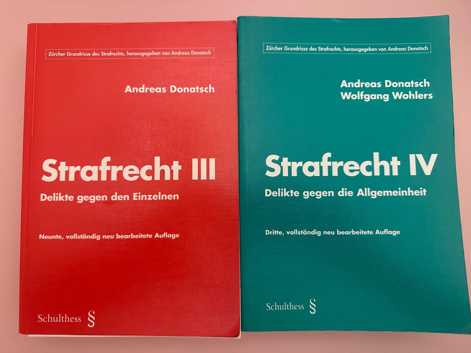 Libri: Strafrecht III und IV Schultess 2 Bände – Usato da Effretikon venduto da zy1043