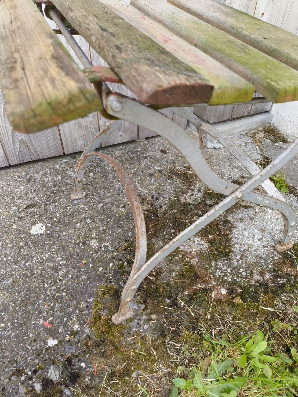 Sedie: Gartenstuhl Biergarten zum restaurieren oder als Deko Rot – Difettoso da stettlen venduto da VintageBern_ch 4