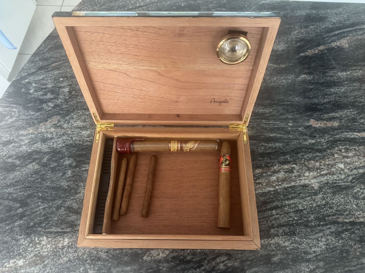 Humidor per sigari: Humidor – Usato da Bremgarten b. Bern venduto da Bbu 1