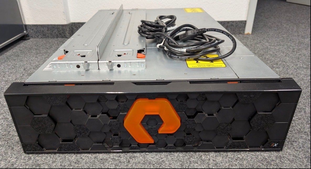 Server: Pure Storage //X10 R3 - All-Flash-Speichersystem – Usato da Zürich venduto da migipacucci
