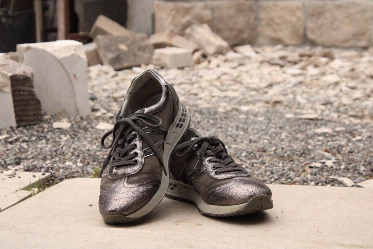 Scarpe da donna: Nero Giardini, Sneaker,  Gr. 40, grau/ braun – Usato da Unterkulm venduto da Chipsi0709 1