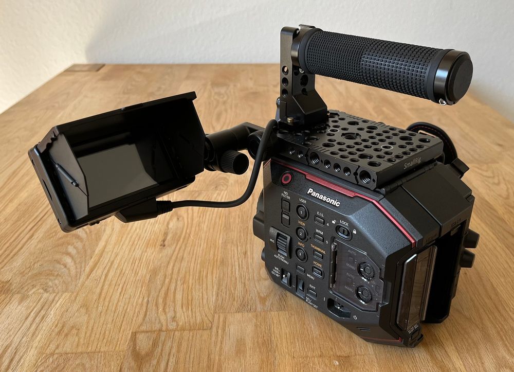 Panasonic EVA1 Cinecam mit Zacuto Shoulder-Rig und Zubehör (Gebraucht ...