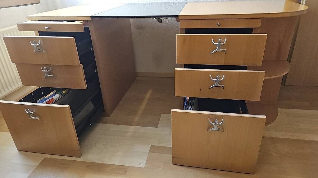 Betten: Ensemble pour chambre avec lit, bureau, table de nuit. Hêtre – Gebraucht aus La Tour-de-Treme von Vincentg 4