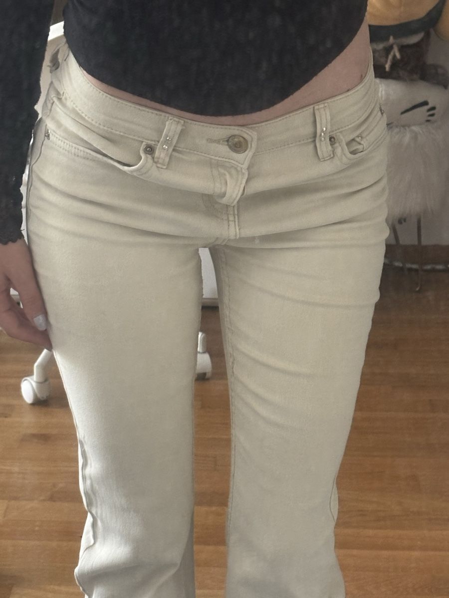 Jeans: Cream Flare Jeans with wing embroidery  – D'occasion à Meyrin par fooyiy 1