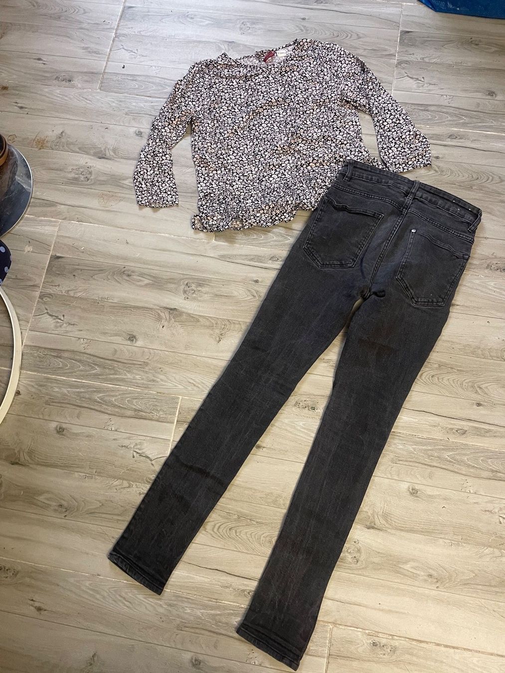 H&M Lotti di vestiti: Süsses H&M Kleiderset Gr.34 Jeans+Bluse – Usato da Obergerlafingen venduto da cabo4 1