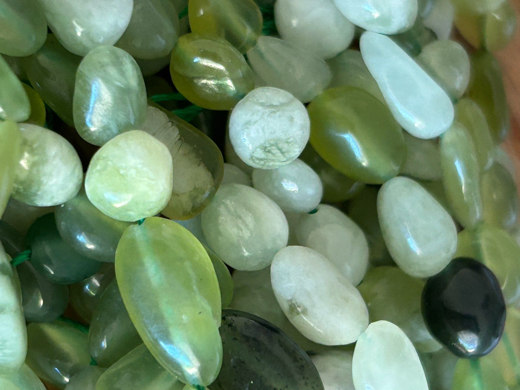 Pietre preziose: Strang echte Serpentin Jade Nuggets 6-8 mm – Nuovo e nell'imballaggio originale da Niederrohrdorf venduto da Ytobi 1