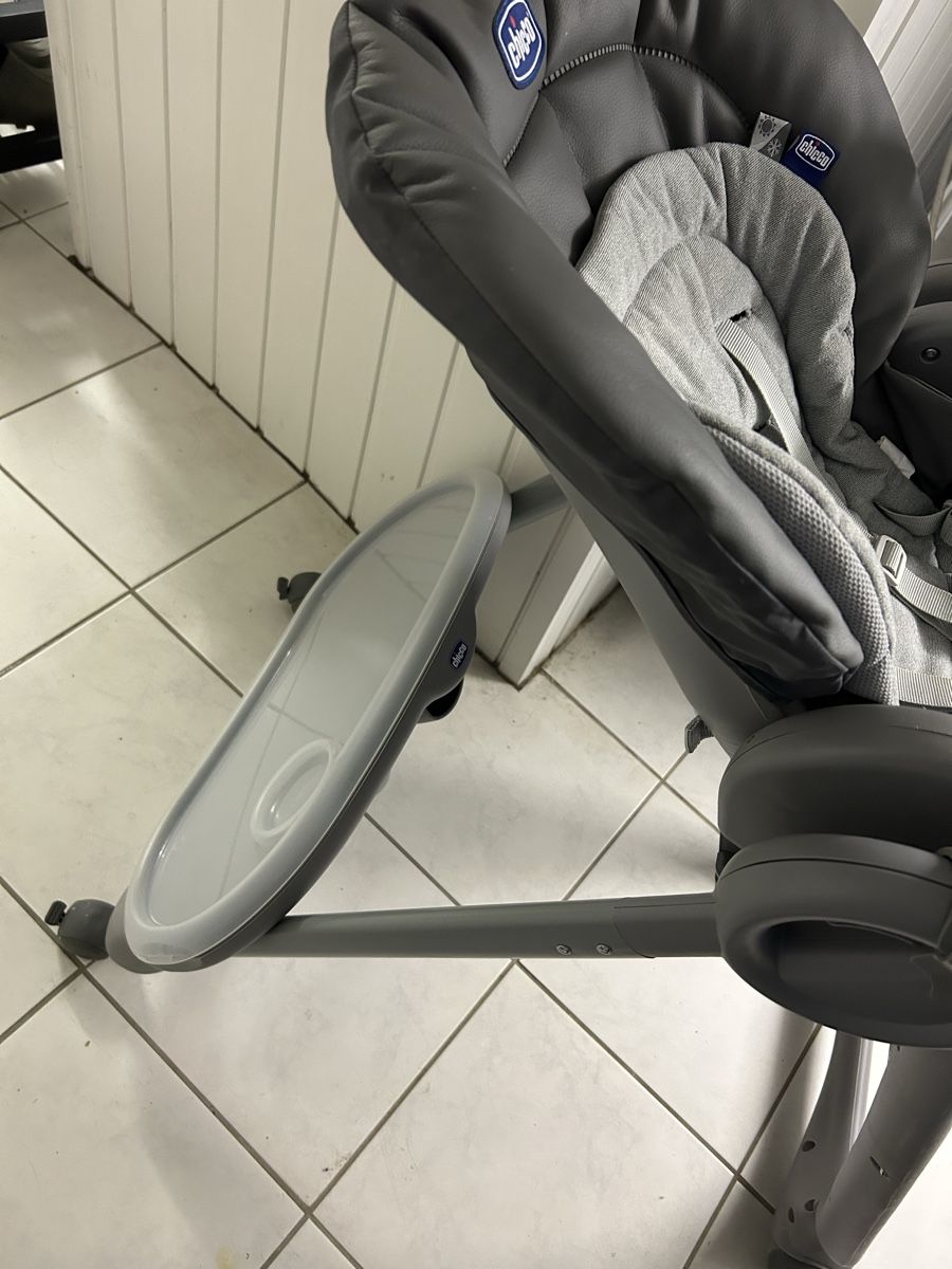 Chicco Seggioloni: Chaise haute Chicco Polly Magic grise – Usato da Kleinwangen venduto da aym_9m68 2