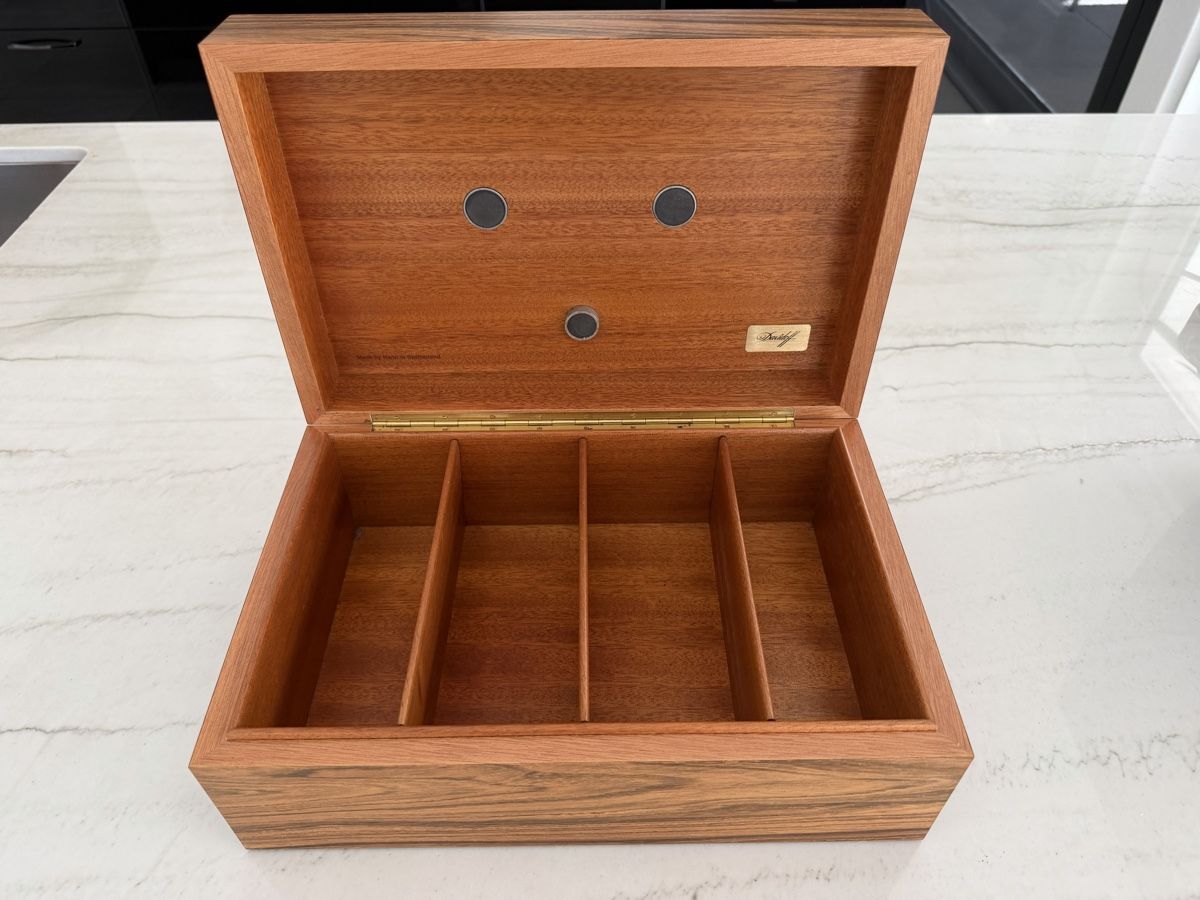 Davidoff Humidor per sigari: Humidor Davidoff – Usato da Safenwil venduto da Corahund 3
