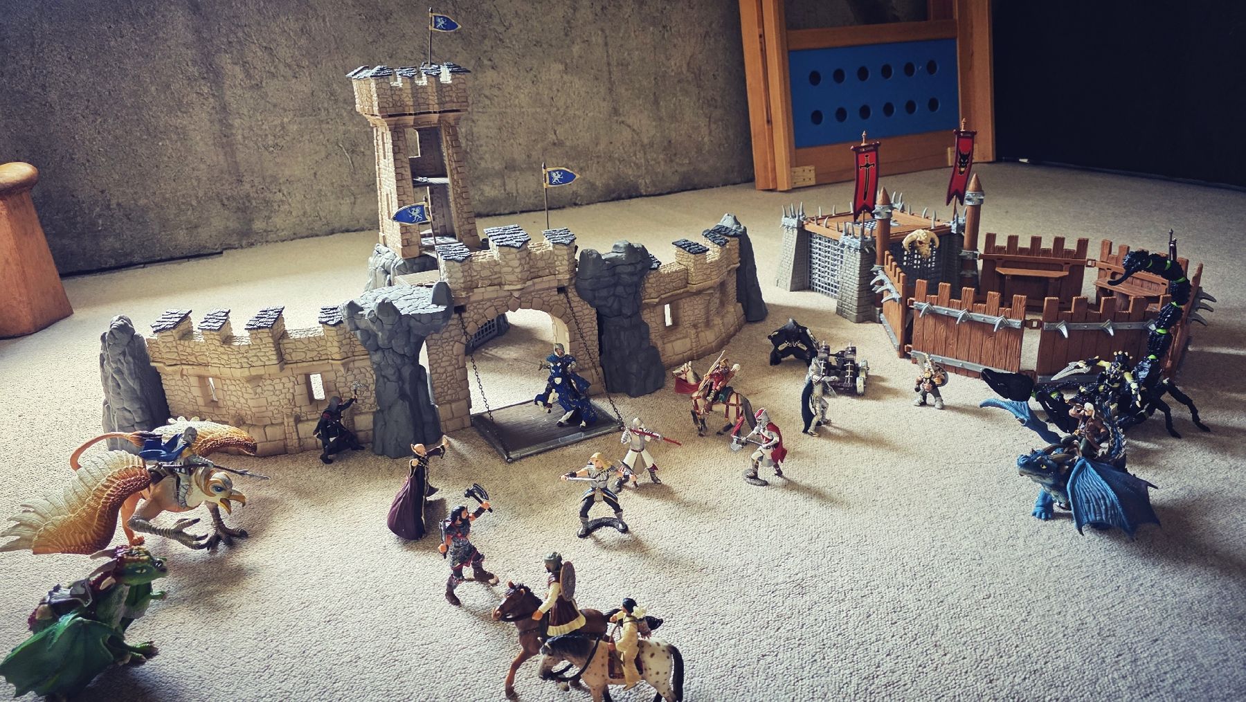 Schleich Giocattoli: Riesiges Schleich Ritterburg / Drachen Set – Usato da Beinwil (Freiamt) venduto da namidamitena