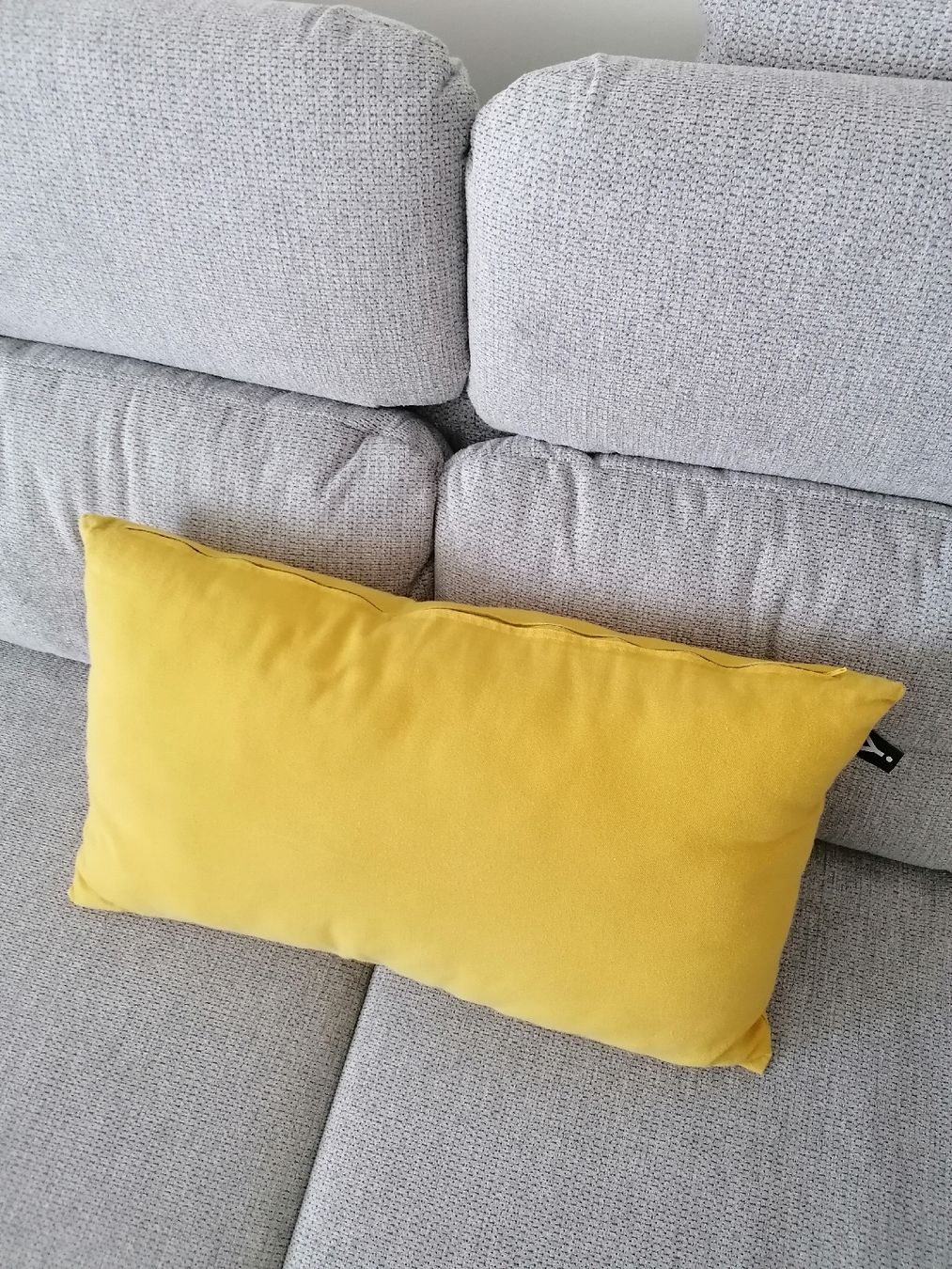Pfister Coussins: Nice Yellow Sofa Cushion  – D'occasion à Zürich par thesuccessnow 2