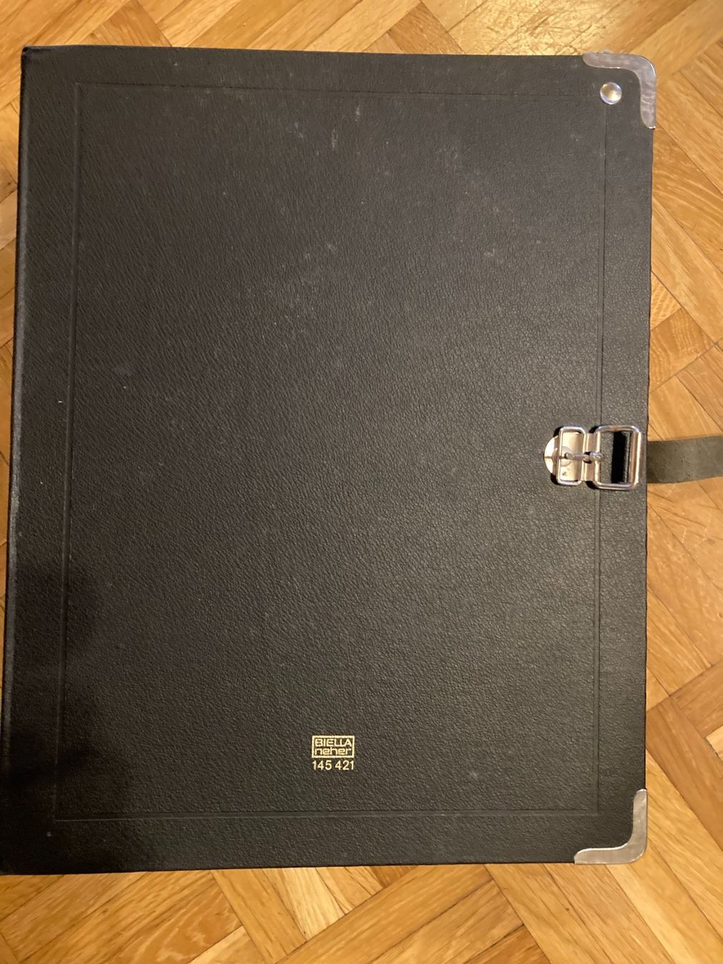 Koffer & Taschen: Theaterrequisit – Gebraucht aus Balsthal von dasesaro