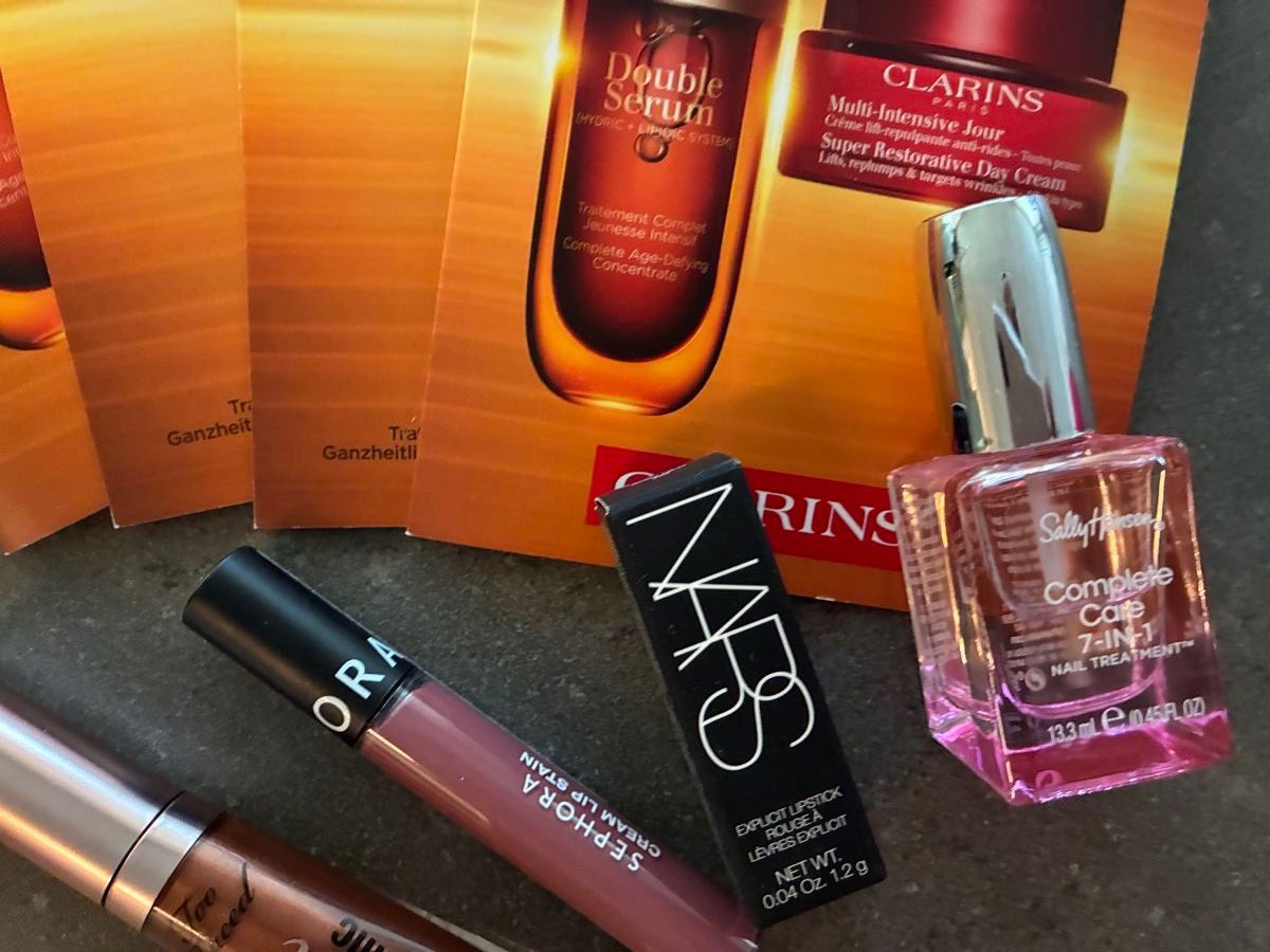 Gesichtspflege: Make-up Set: Versch. Lippenstifte & Serum Proben & Trousse – Neu und originalverpackt aus Niederglatt ZH von karinso 2