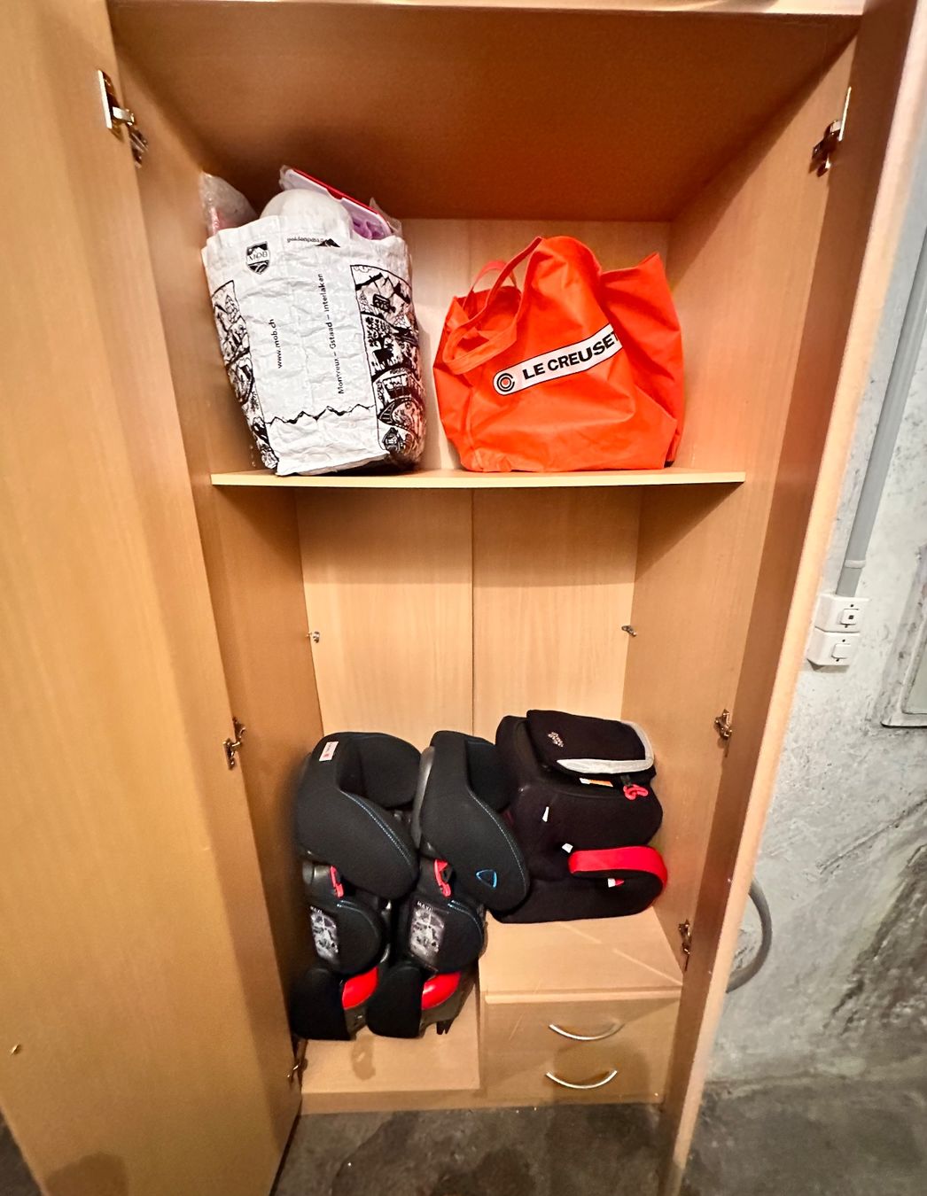 Armadi: Schrank (ohne Inhalt) – Difettoso da Zürich venduto da Lochita 1