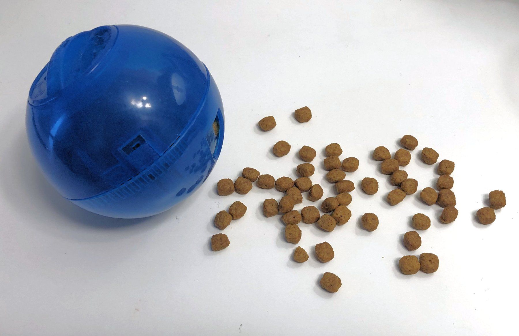 Mangimi: Futter Spielball für Katzen und Hunde – Usato da Rüti ZH venduto da Jasna89