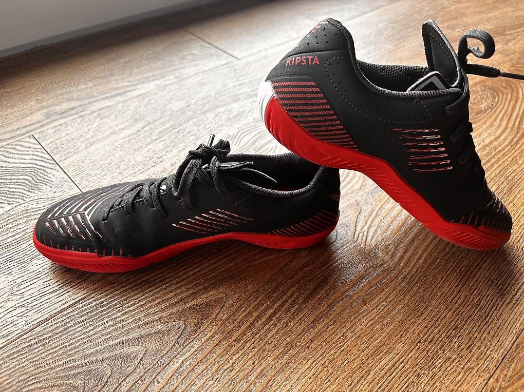 Scarpe per ragazzi: Hallenschuhe Decathlon Gr. 35 – Usato da Zeihen venduto da MaKaZeAg 1