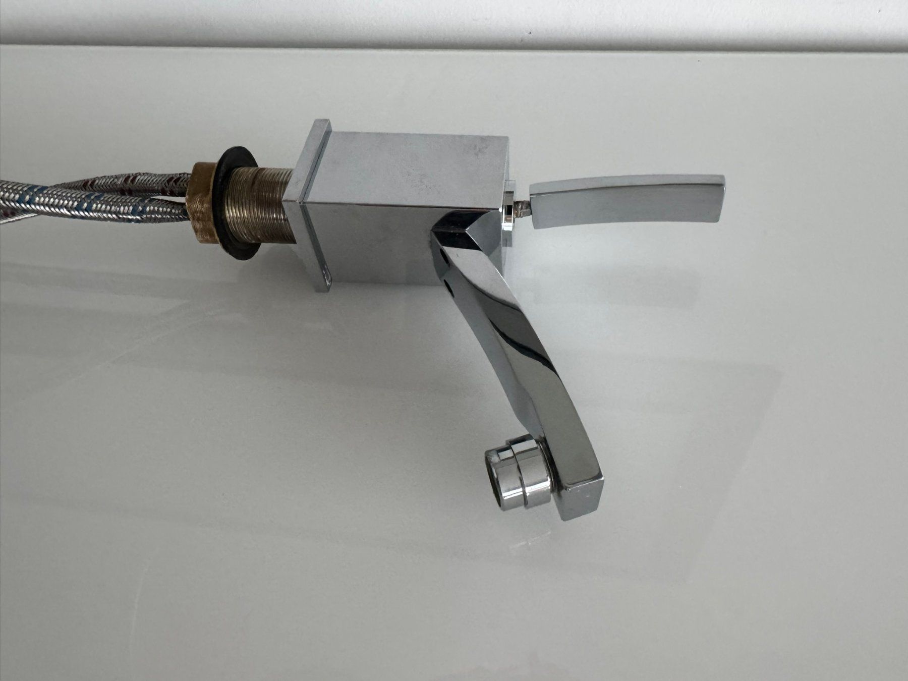 Armaturen: Moderne Waschtischarmatur, Chrom, Neuwertig – Gebraucht aus Uhwiesen von mic_kd6g