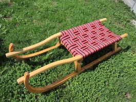 Holz Schlitten mit Sitzgeflecht rot/schwarz