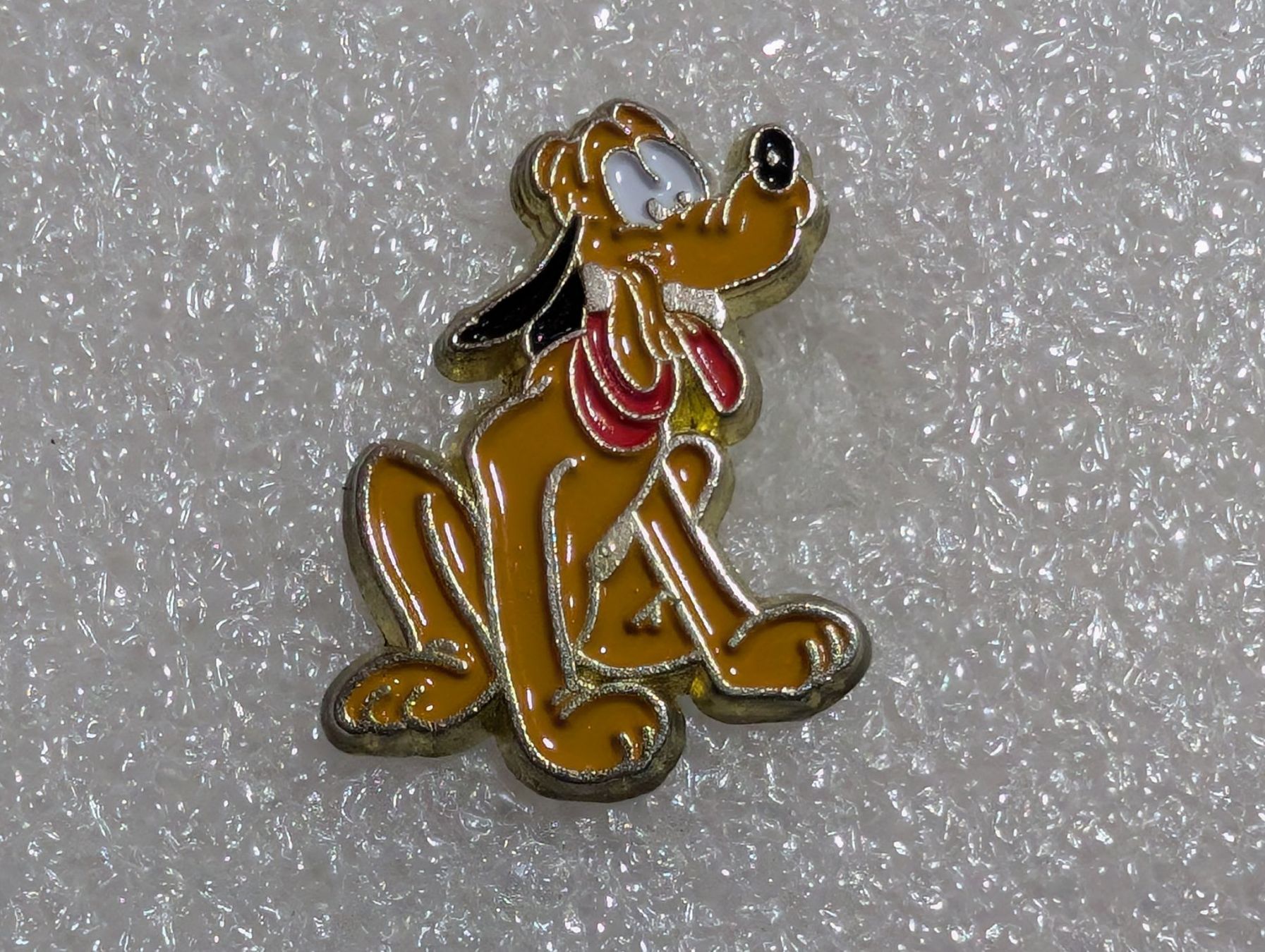 Placchette & Badge: Ansteckpin 254: Disney Pluto – Usato da Oppligen venduto da Pin-Fall-Shop