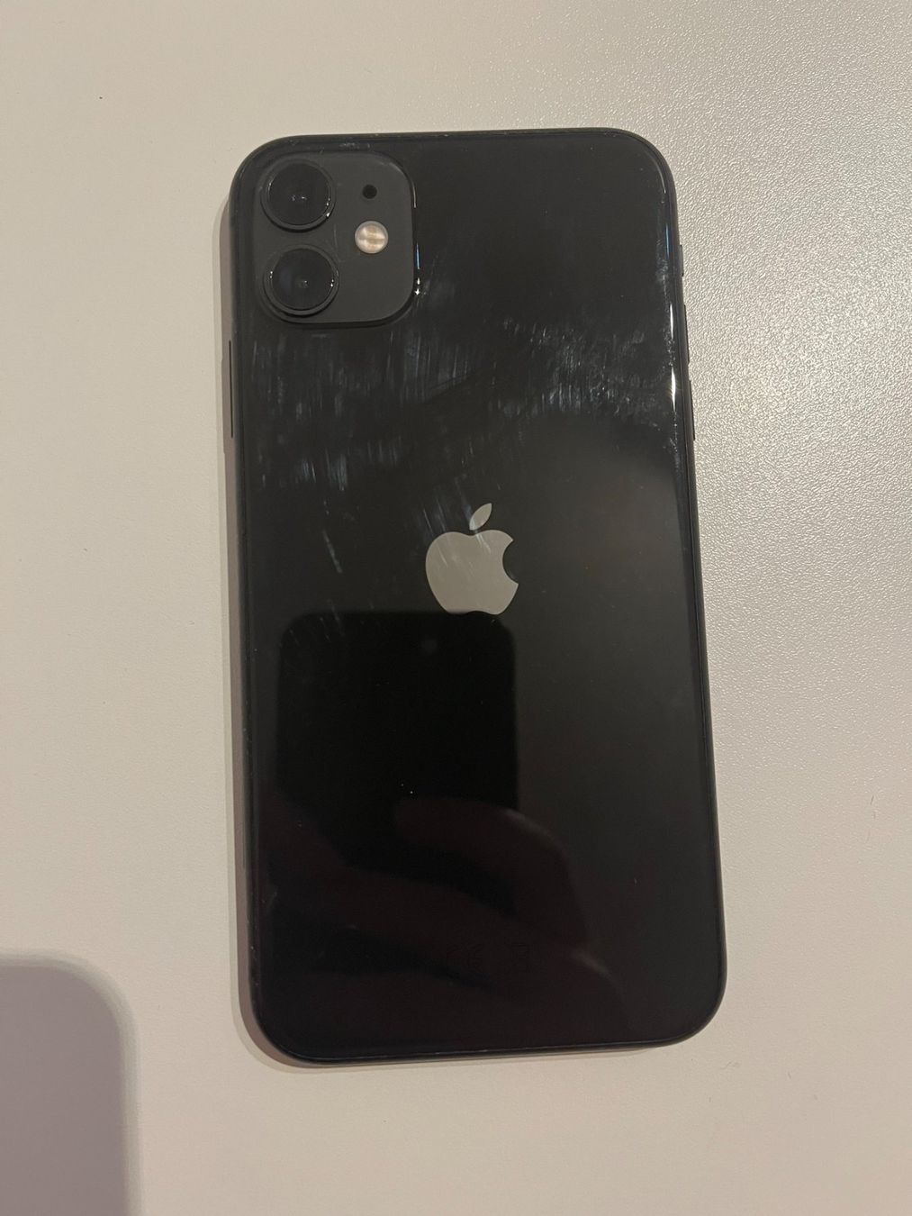 Apple Handys / Smartphones: iPhone 11 mit defektem Display – Defekt aus Kerns von urs_j88g