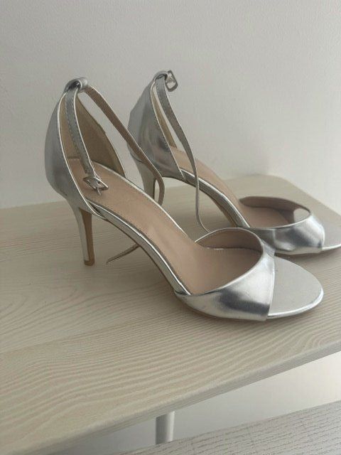 Damenschuhe: SEXY SANDALETTEN GR. 39 SILBER – Neu (gemäss Beschreibung) aus Opfikon von onlineschweiz 1