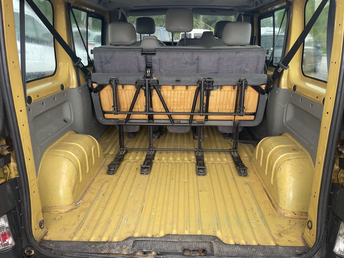 Renault Automobili: Renault Trafic dCi 100  9 sitzer – Usato da Basel venduto da Rikardo_1979 7