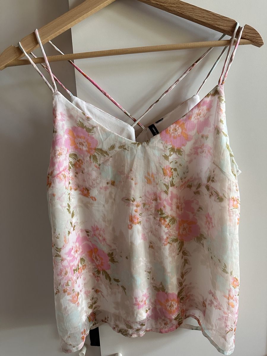 Vero Moda Tops: Top Veromoda Gr. M rosa Blumen – D'occasion à Münsingen par Secondhand89