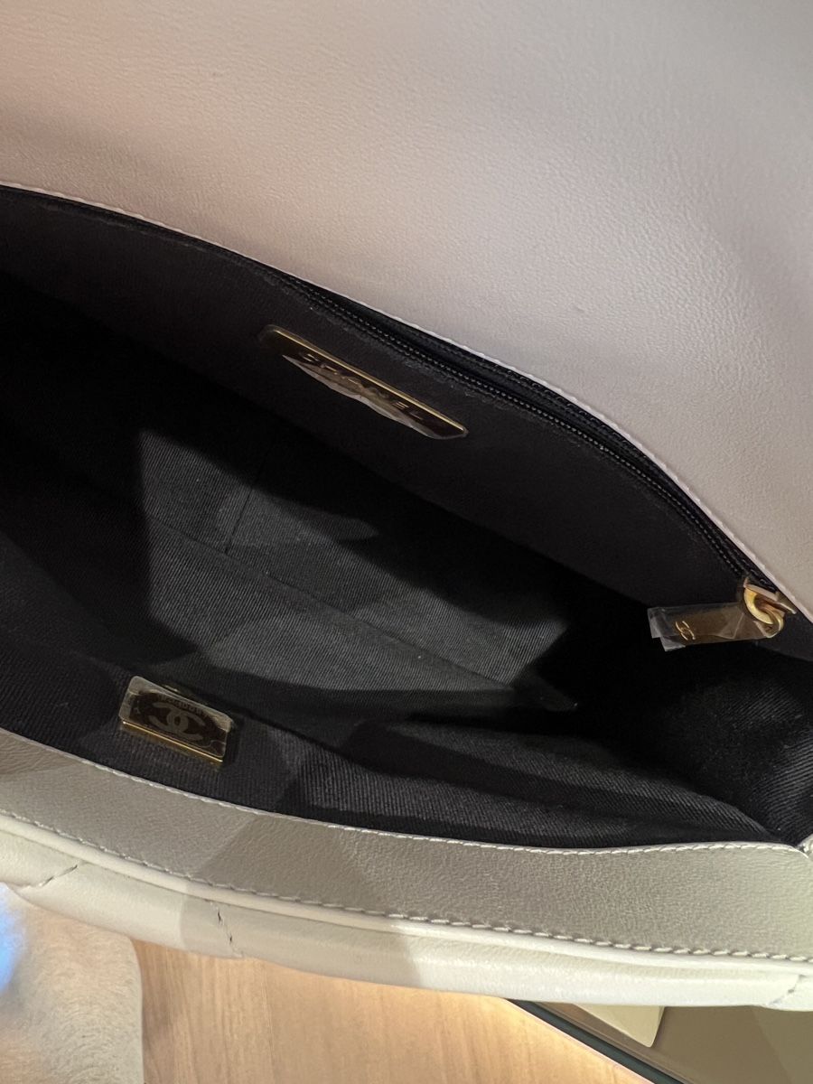 Borse da donna: Chanel 19 – Nuovo e nell'imballaggio originale da Zürich venduto da christina100 6