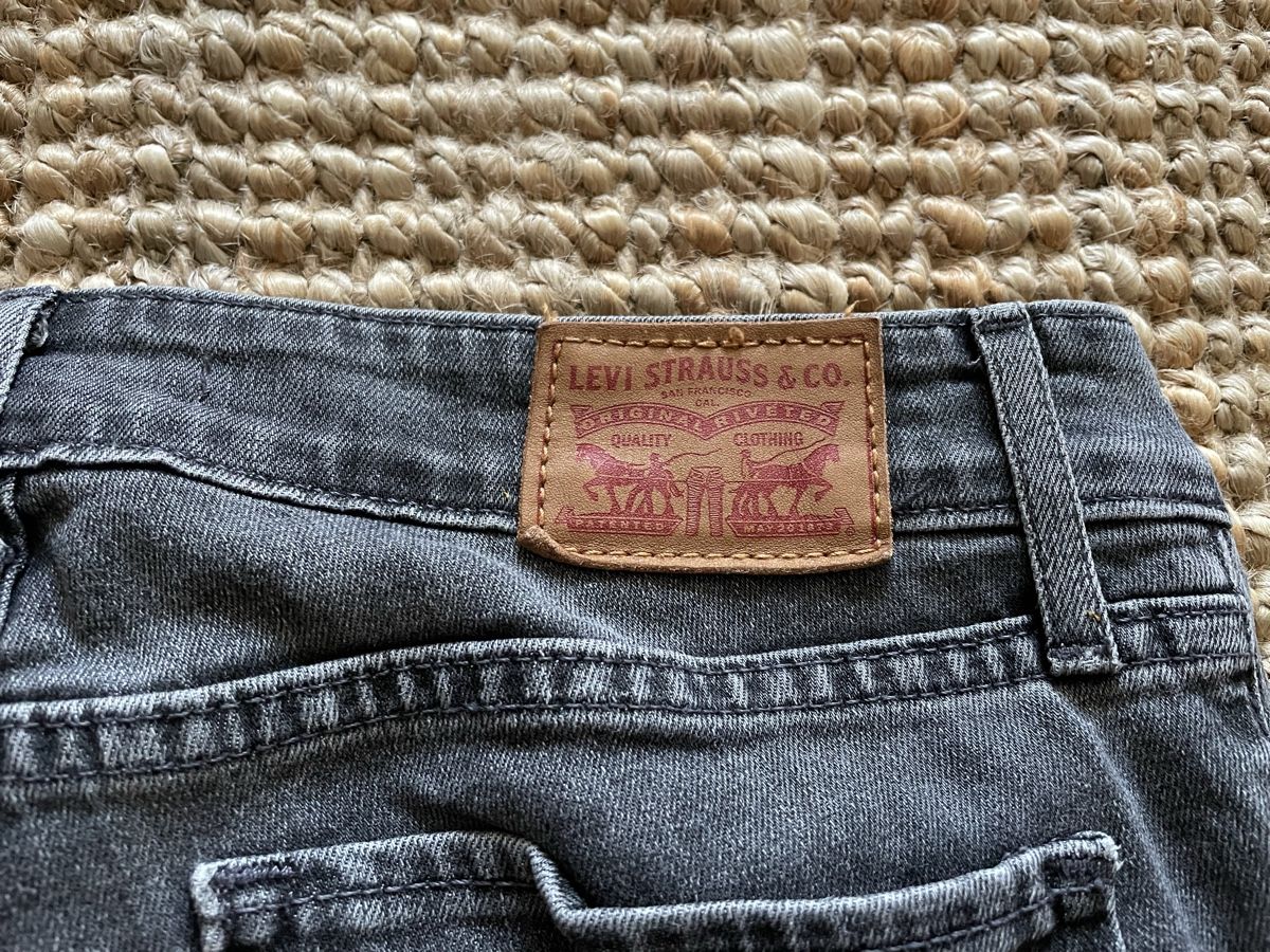 Levi's Jeans: Levi's Hose Slim Grösse 26 grau/schwarz – Usato da Basel venduto da Garfield038 2