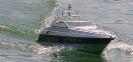 RC-Boot. Princess V55 von Marinetic. Länge: 171cm M: 1:10