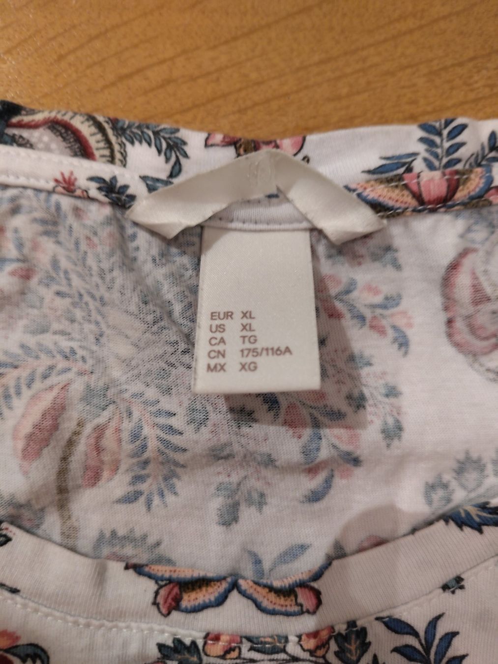 H&M T-shirts: T-Shirt – D'occasion à Bern par Linii 1