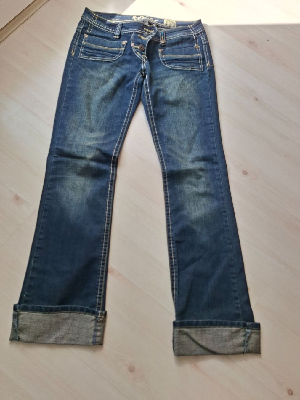 Jeans: Jeans Schlaghose, wie neu – Usato da Bäriswil BE venduto da Rezz 1