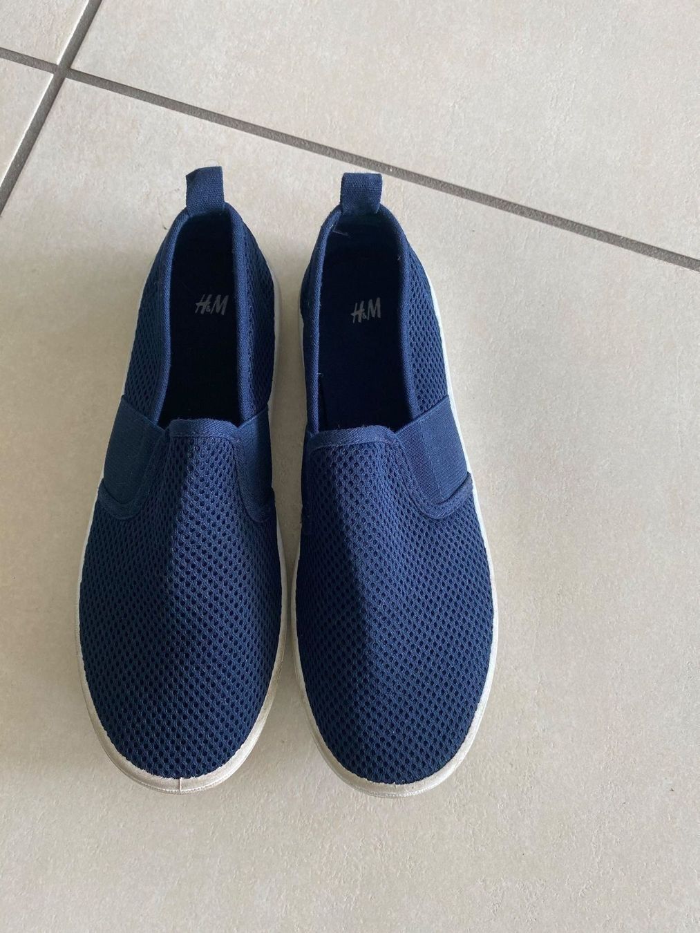 Scarpe per ragazzi: H&M Schuhe Grosse 35 – Nuovo (secondo la descrizione) da Alpnach Dorf venduto da ljusja