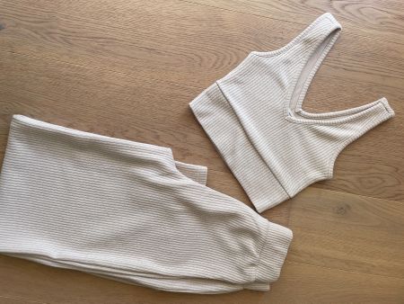 Zweiteiler Hose und Oberteil Beige XS