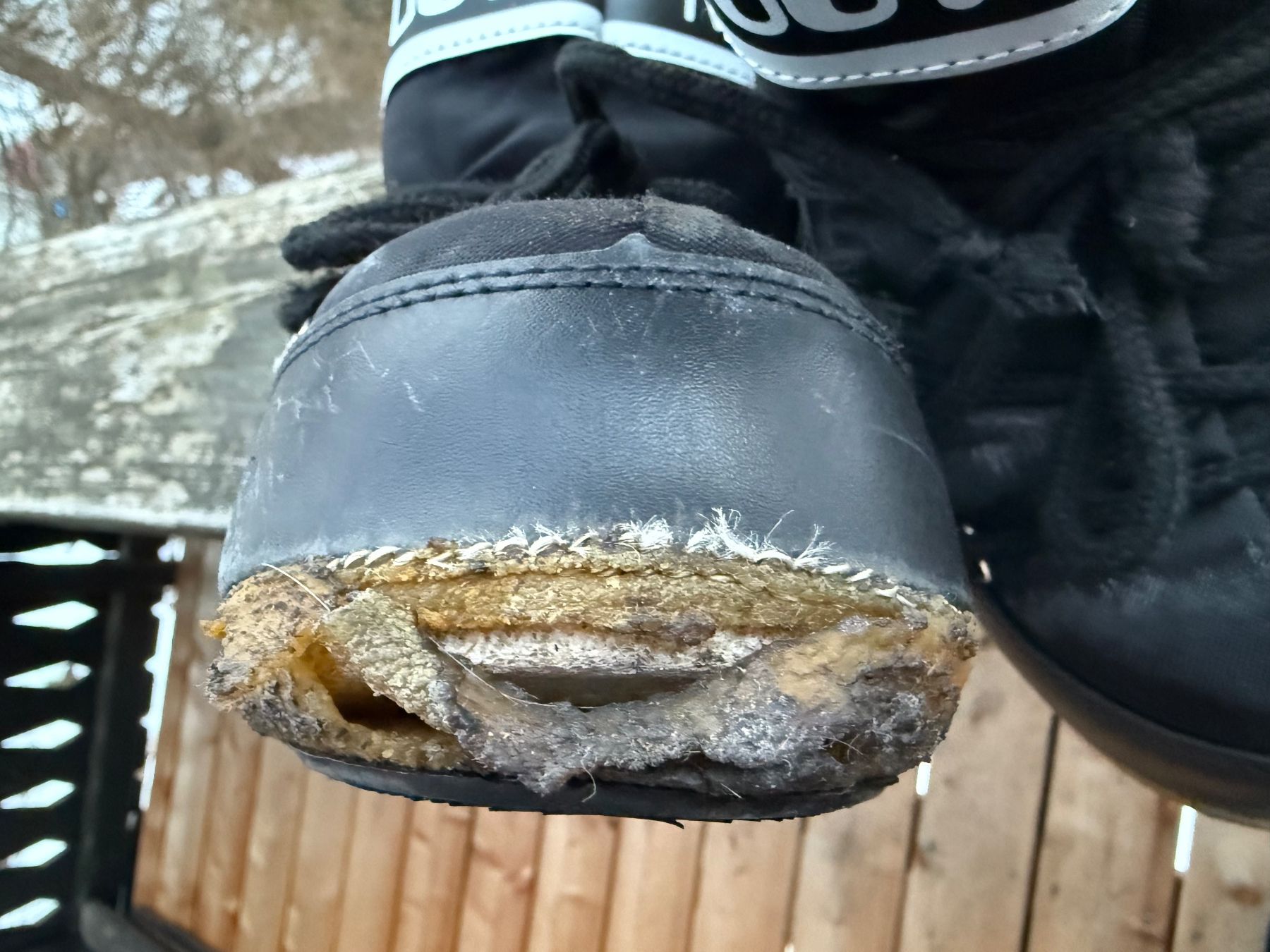Moon Boot Scarpe per ragazzi: Schwarze, defekte Kinder Moon Boots Grösse: 27 / 30 – Difettoso da Stetten SH venduto da Urlaub 4