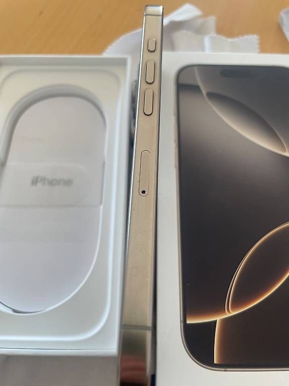 Portables: TOP iPhone 16 Pro 256GB Natural titanium Silber  – D'occasion à Stachen par maf_5cnd 4