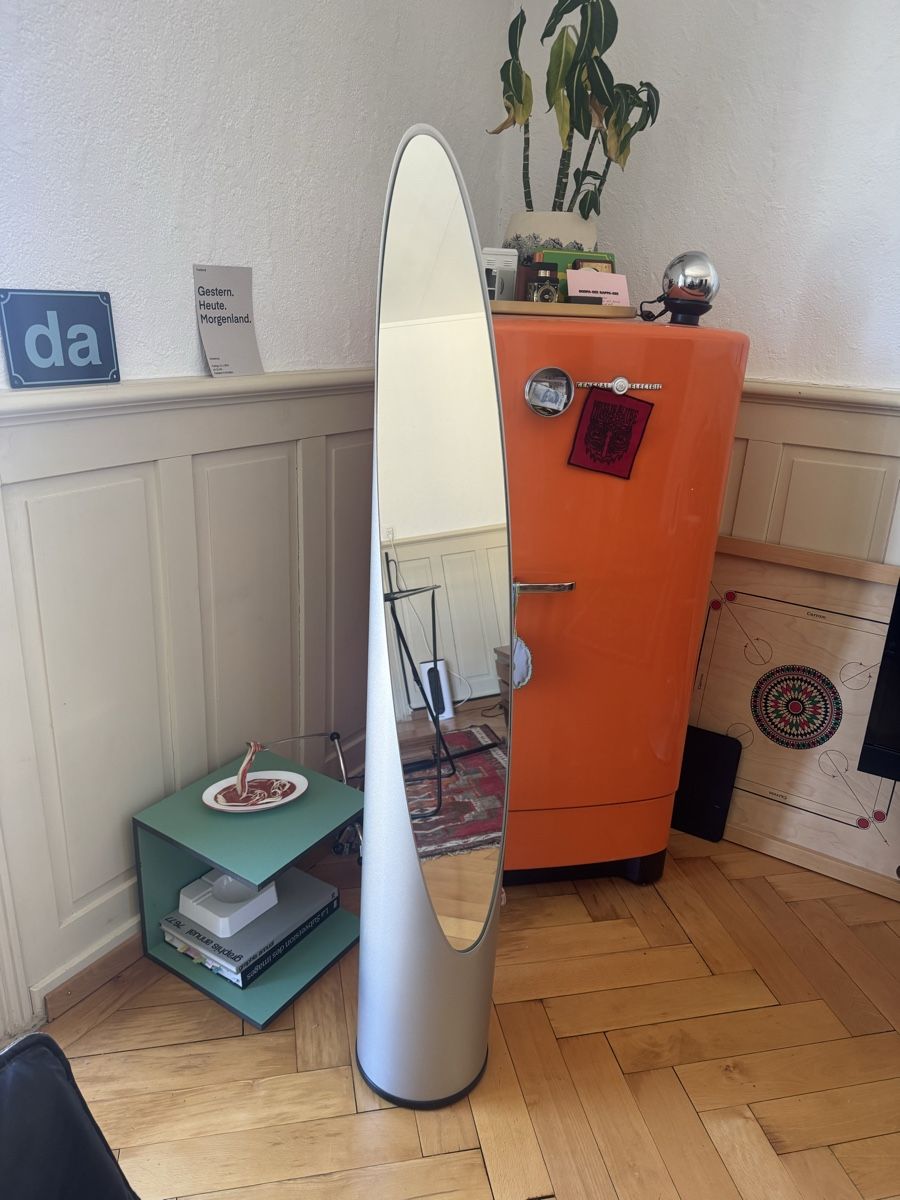 Specchi: Lipstick Spiegel design by Roger Lectal – Usato da St. Gallen venduto da J00rdin 1