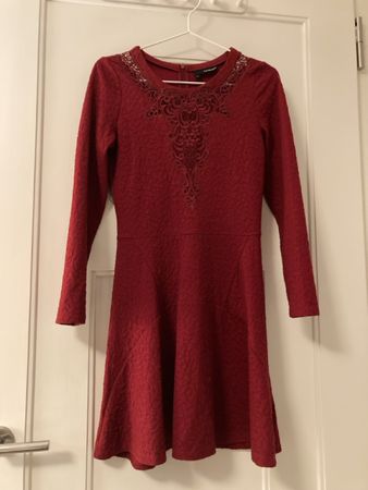 Rotes Kleid mit Spitze Grösse S