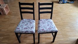 Gemütliche Esszimmerstühle mit Blumenmuster, schwarz