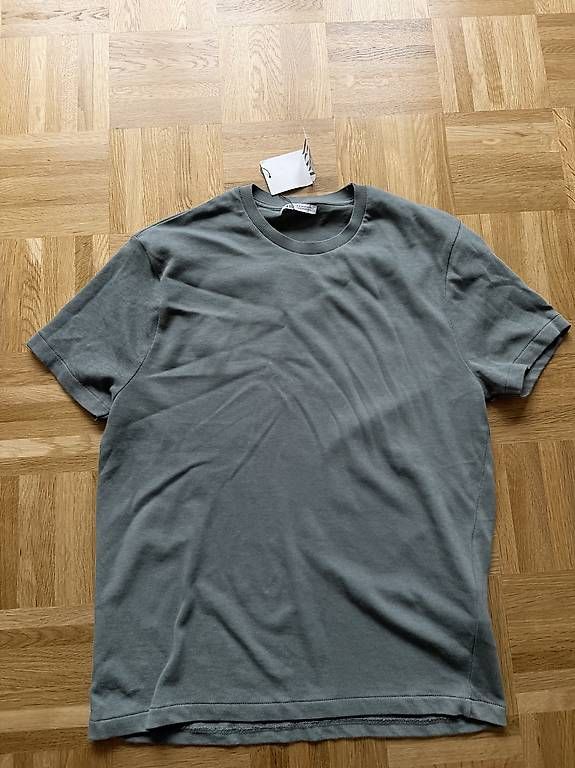 Zara T-shirt: Zara T-shirt – Nuovo e nell'imballaggio originale da Basel venduto da alu_l9s8